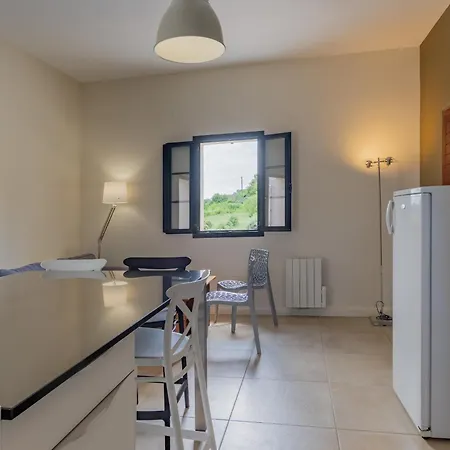 Beau Avec Couloir De Nage Apartment
